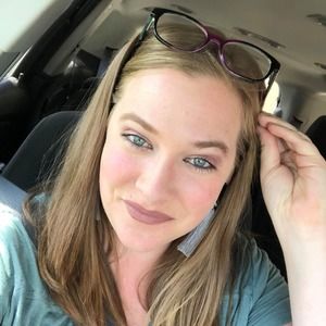 Meet your Posher, Courtney